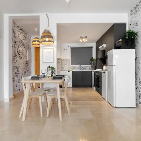 Vivi Homes - Lidia Gardens Pool, Terrace & Sea View * Sitio de Calahonda